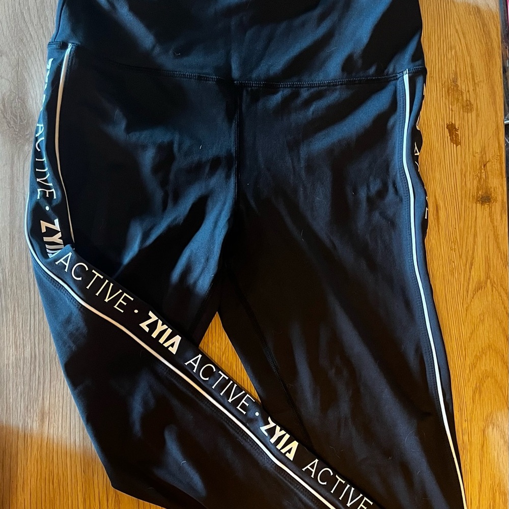 Zyia leggings